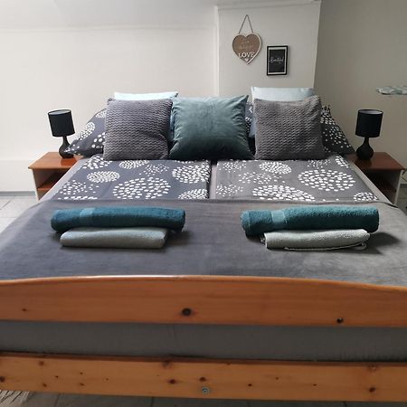 Apartman Rose Еґер Екстер'єр фото