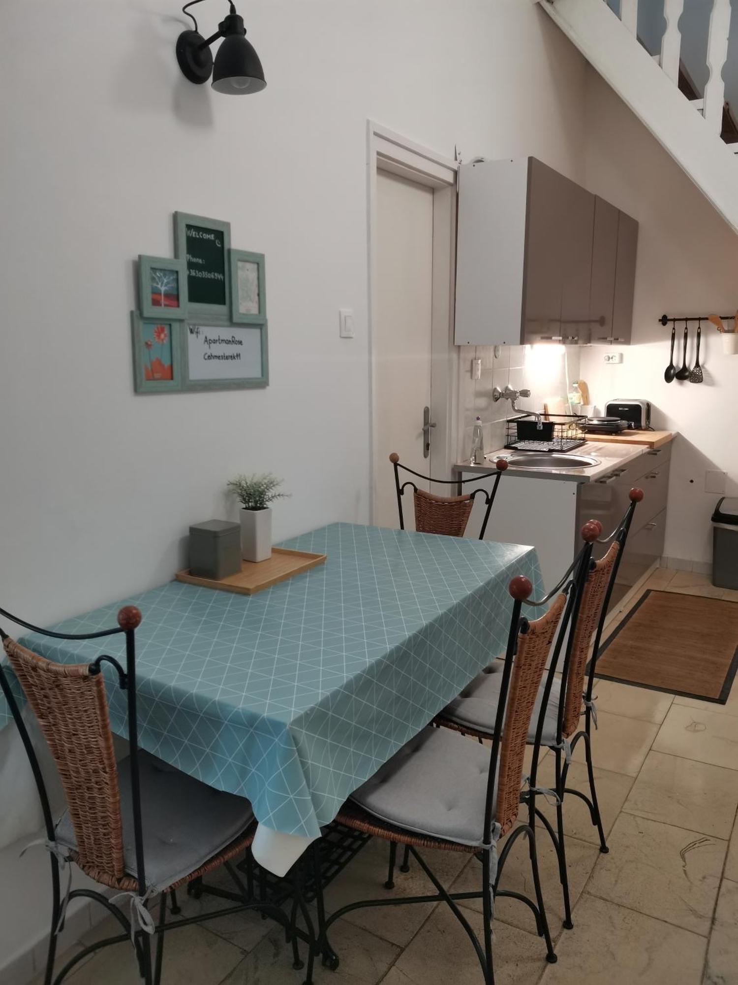 Apartman Rose Еґер Екстер'єр фото